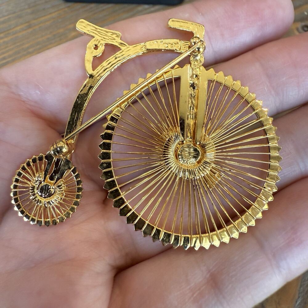 Vintage Signed MONET Gold Tone Old Fashioned High Wheel Bicycle Bike Pin Brooch - Picture 3 of 6